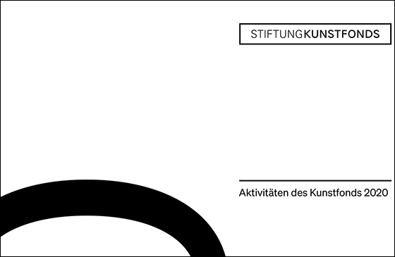 Titel Jahresbericht 2020: weißes Blatt mit großer, angeschnittener 2020 in 90°-Drehung. Aktivitäten des Kunstfonds 2020 